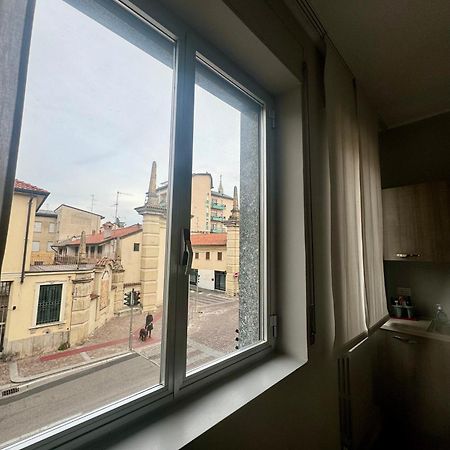 Casa Tito - Accogliente Monolocale A Due Passi Dalla Stazione Cesano Maderno Bagian luar foto