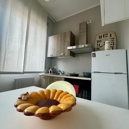 Casa Tito - Accogliente Monolocale A Due Passi Dalla Stazione Cesano Maderno Bagian luar foto