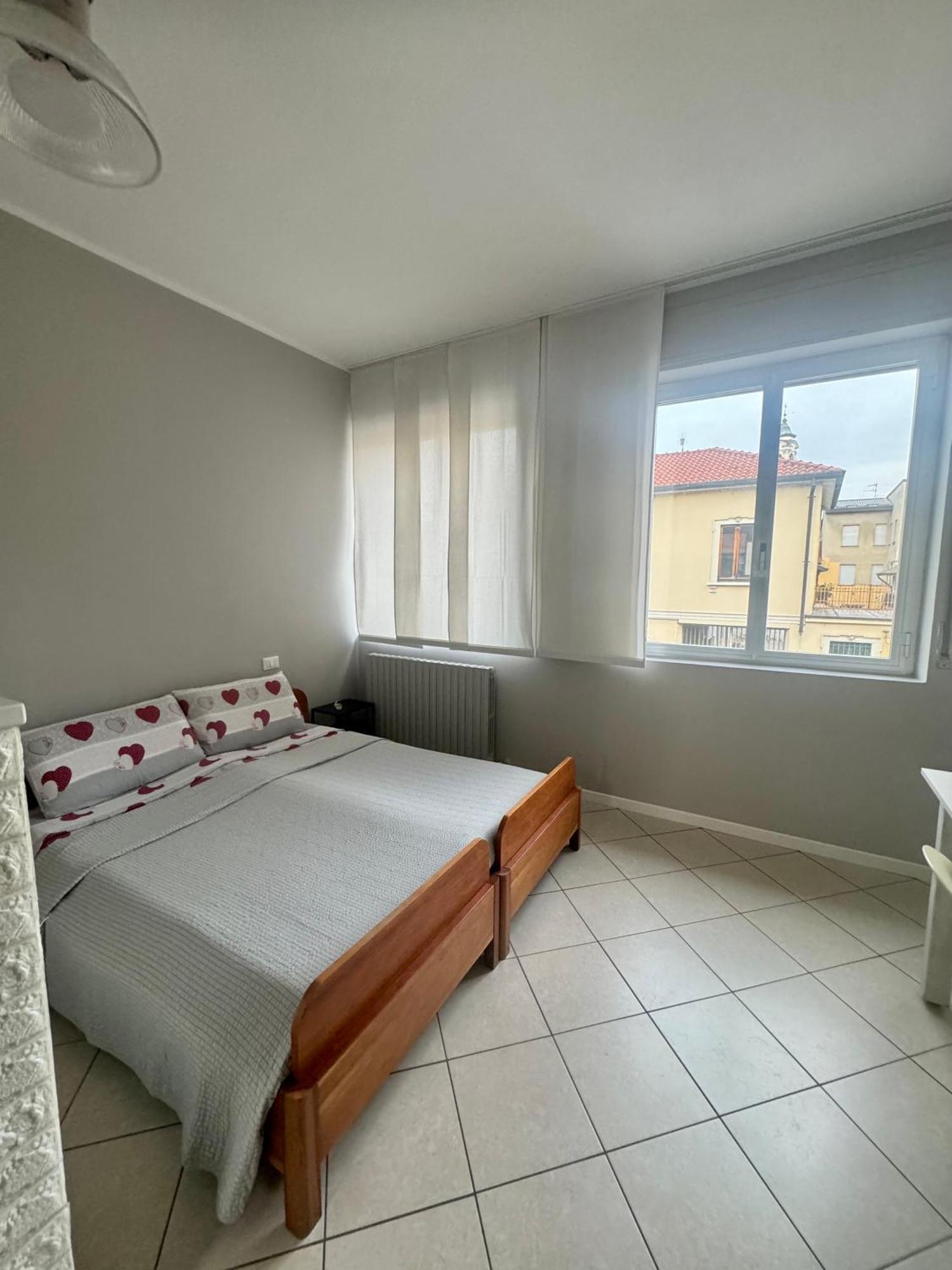 Casa Tito - Accogliente Monolocale A Due Passi Dalla Stazione Cesano Maderno Bagian luar foto